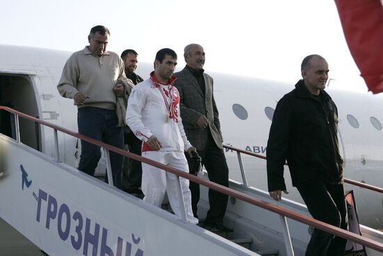 Islam-Bek Albiyev returns to Grozny from Denmark