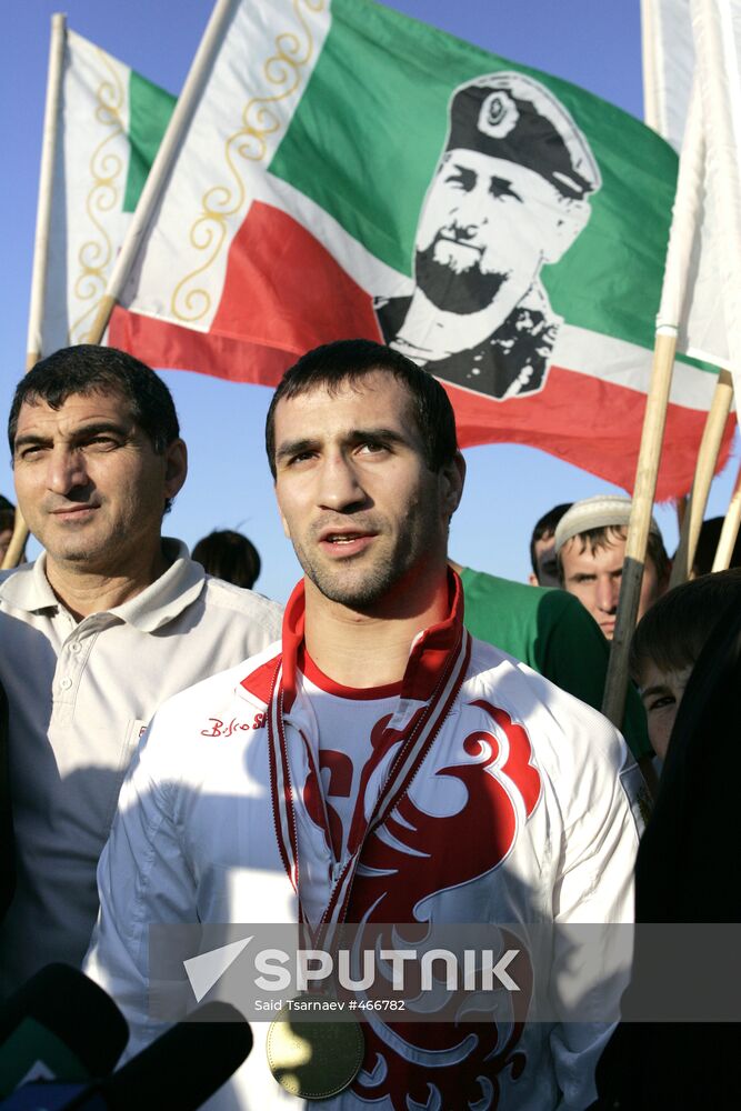Islam-Bek Albiyev returns to Grozny from Denmark