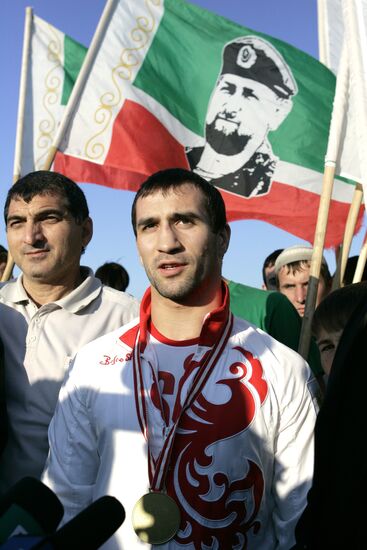 Islam-Bek Albiyev returns to Grozny from Denmark