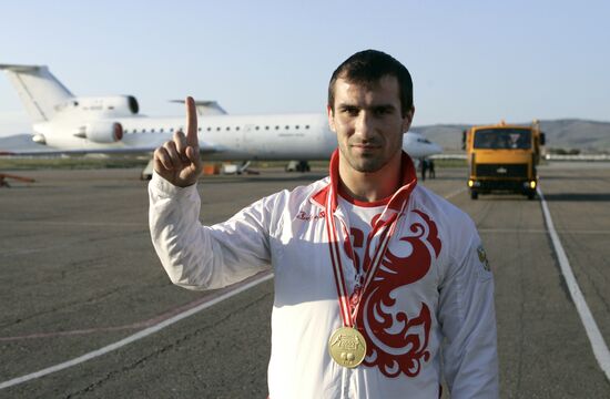 Islam-Bek Albiyev returns to Grozny from Denmark