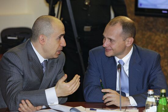 Yury Milner, Sergei Kiriyenko