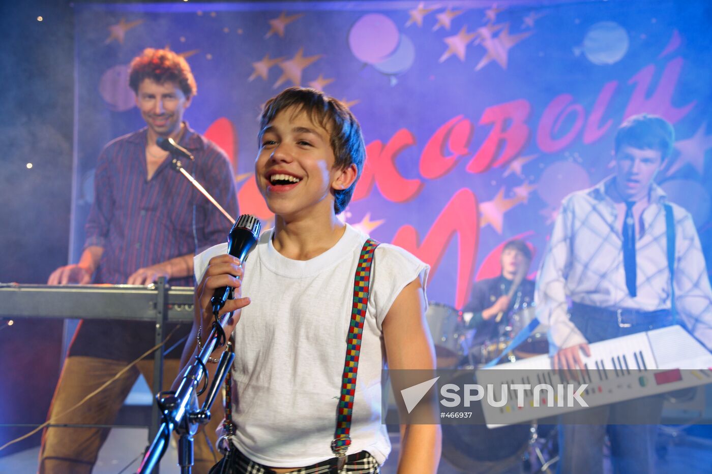 Stills from the film Laskovy Mai