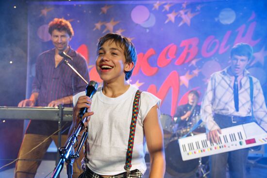 Stills from the film Laskovy Mai