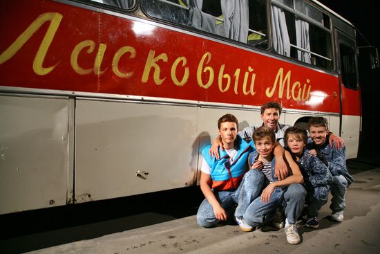 Stills from the film Laskovy Mai