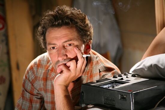 Stills from the film Laskovy Mai