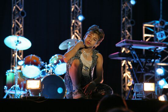 Stills from the film Laskovy Mai