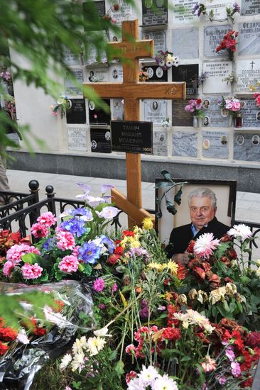 Mikhail Tanich's grave