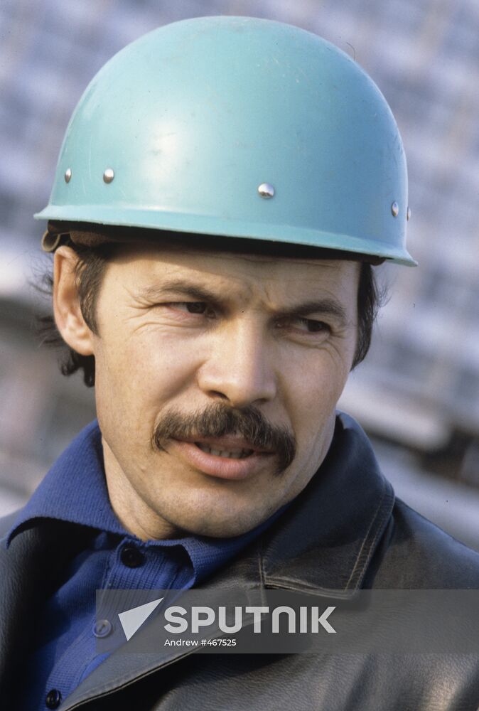 Chief land surveyor V. Onishchenko