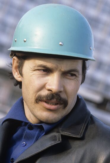 Chief land surveyor V. Onishchenko