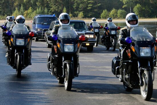 Russian presidential motorcyclists show off skills