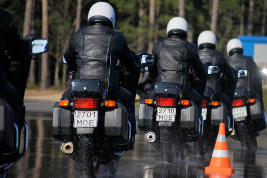 Russian presidential motorcyclists show off skills