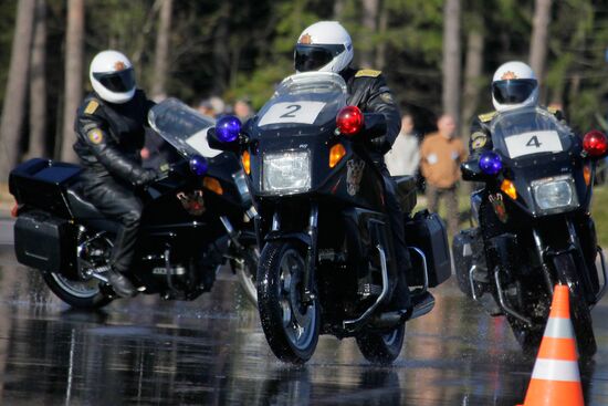 Russian presidential motorcyclists show off skills