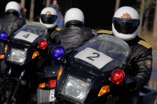 Russian presidential motorcyclists show off skills