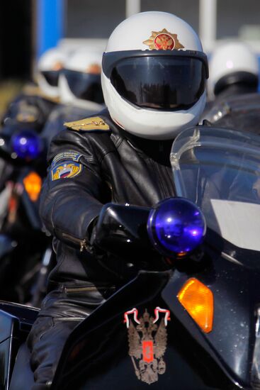 Russian presidential motorcyclists show off skills
