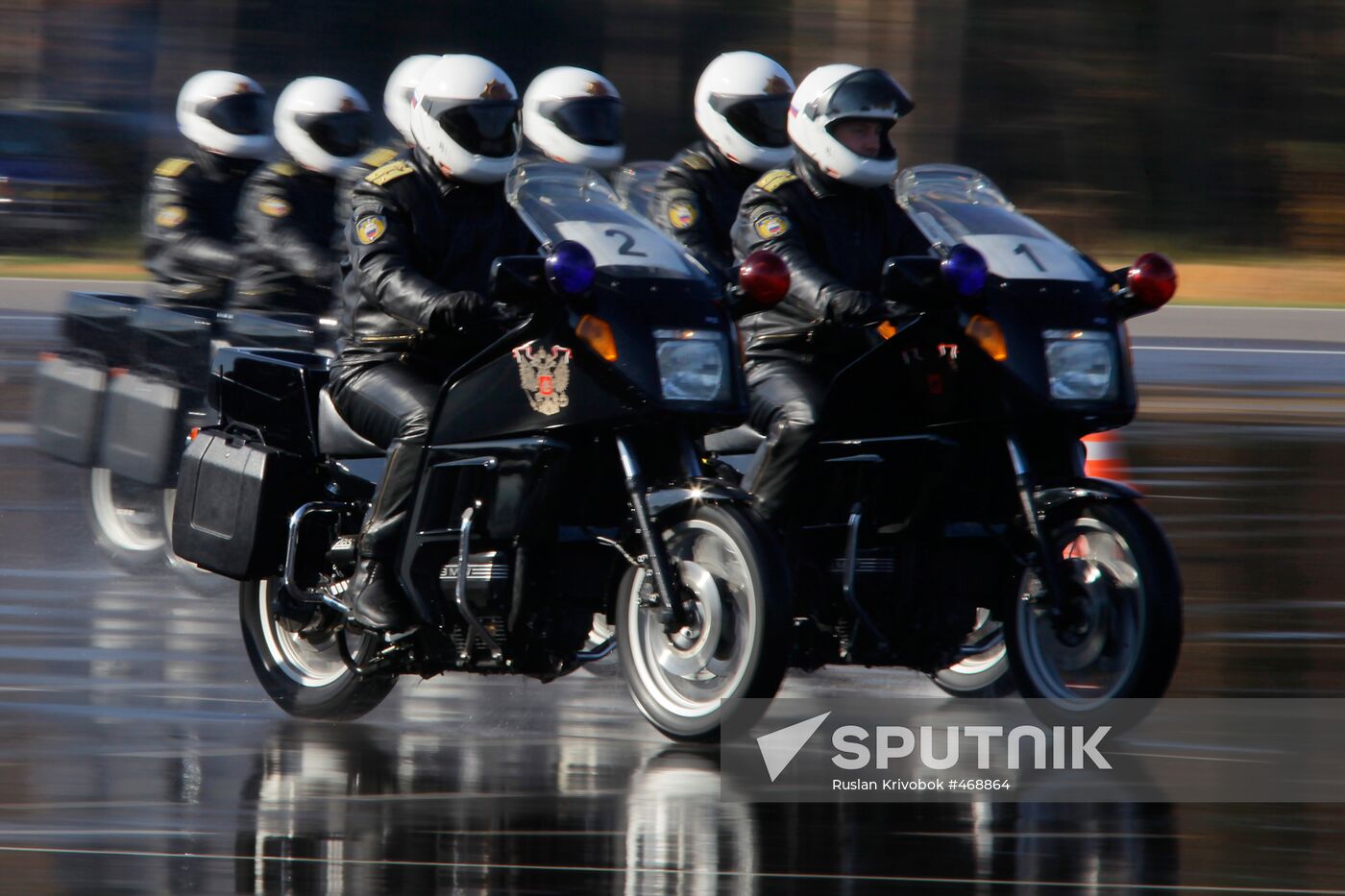 Russian presidential motorcyclists show off skills