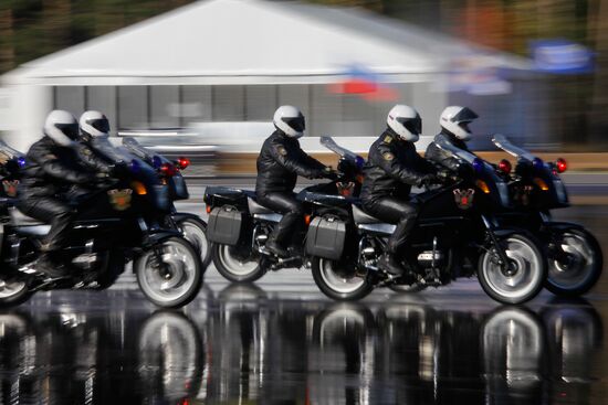 Russian presidential motorcyclists show off skills