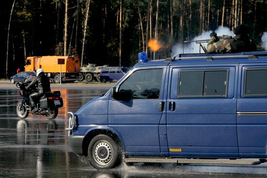 Russian Presidential Security Service men show off skills