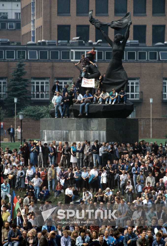 Rally near Gorbaty Most bridge