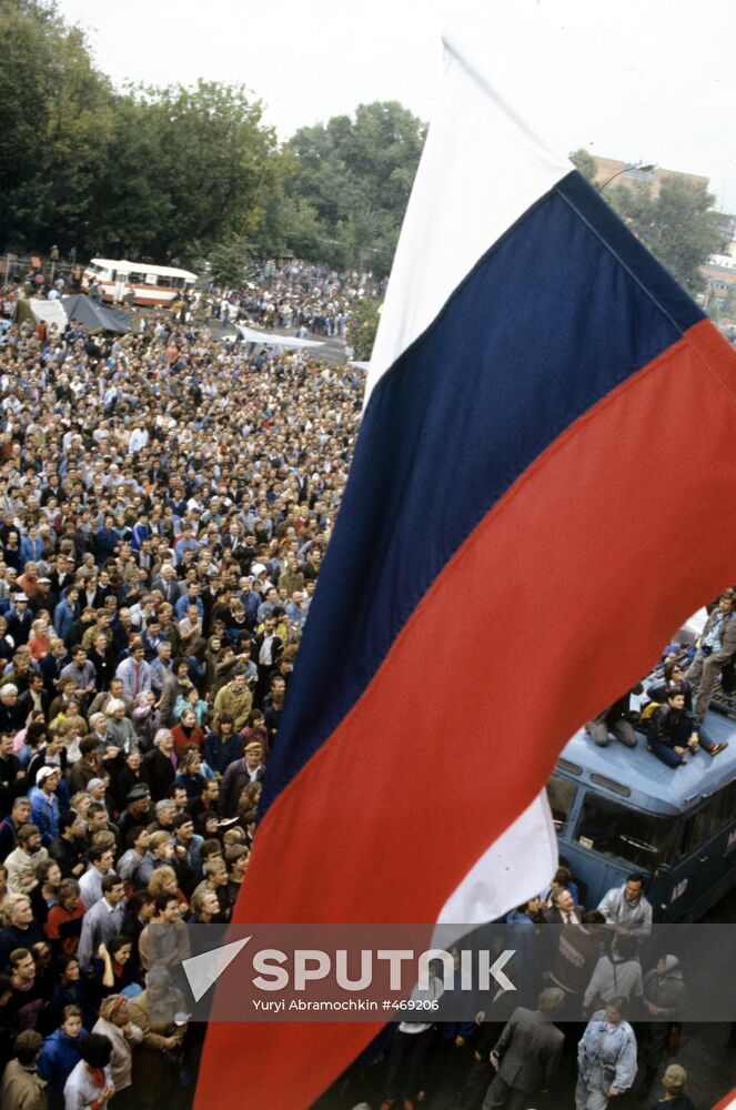Rally in front of RSFSR Supreme Soviet