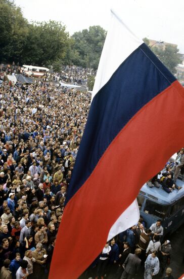 Rally in front of RSFSR Supreme Soviet