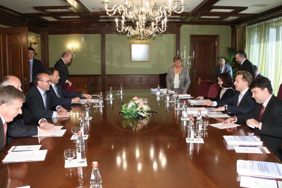 Russian First Deputy PM meets with car maker representatives
