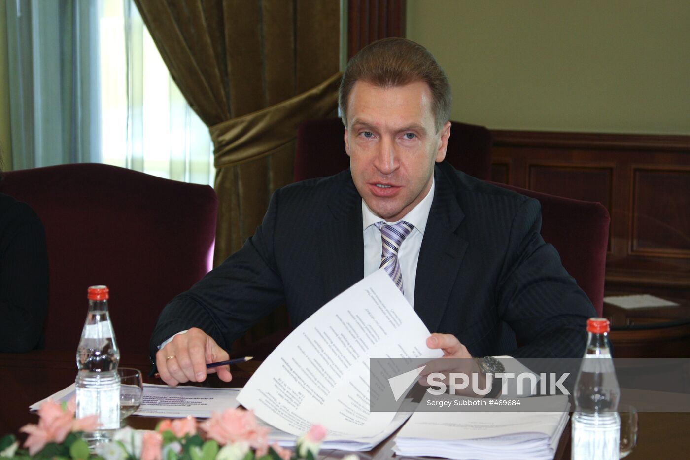 Russian First Deputy PM meets with car maker representatives