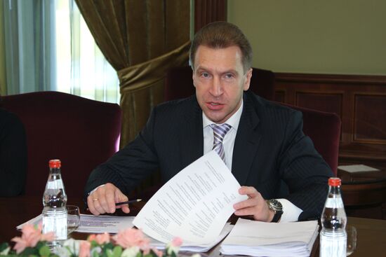 Russian First Deputy PM meets with car maker representatives