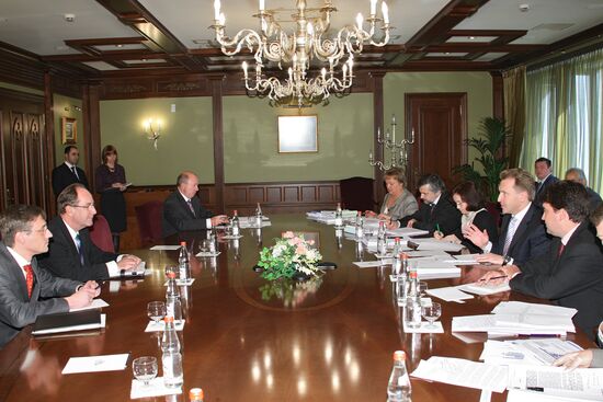 Russian First Deputy PM meets with car maker representatives