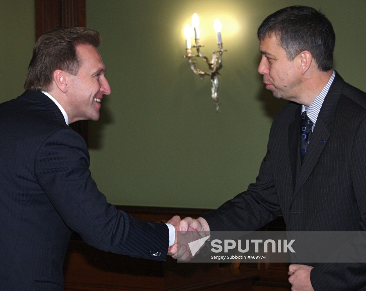 Russian First Deputy PM meets with car maker representatives