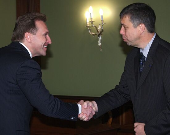Russian First Deputy PM meets with car maker representatives