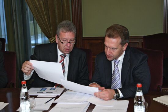 Igor Shuvalov meets with car makers