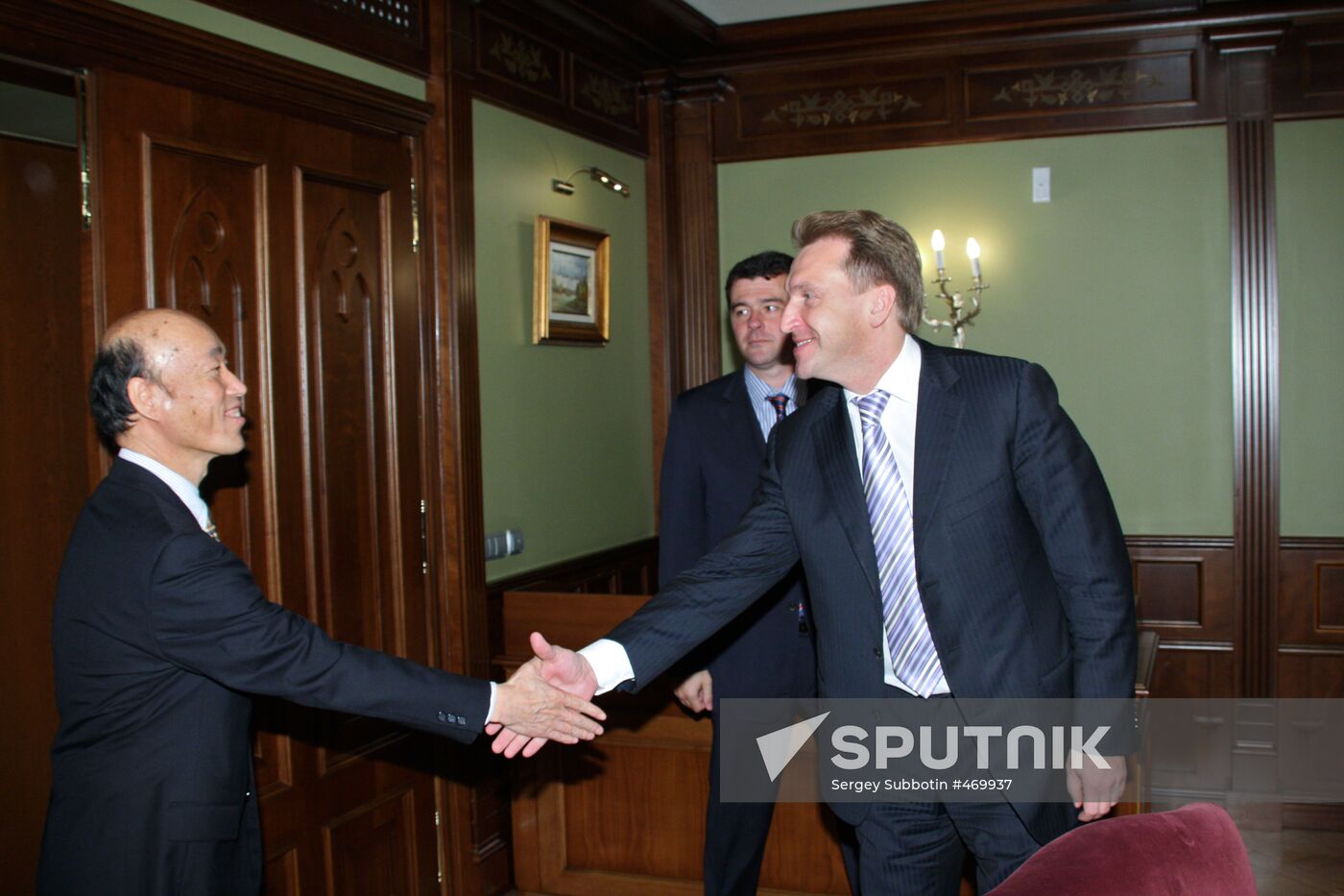 Igor Shuvalov meets with car makers