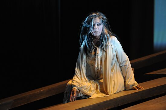 Vera Alentova in "Phaedra"