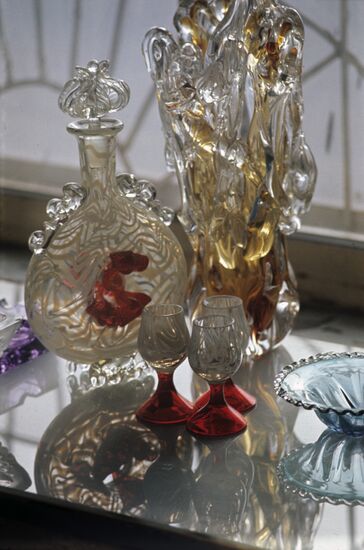 Items made of decorative glass