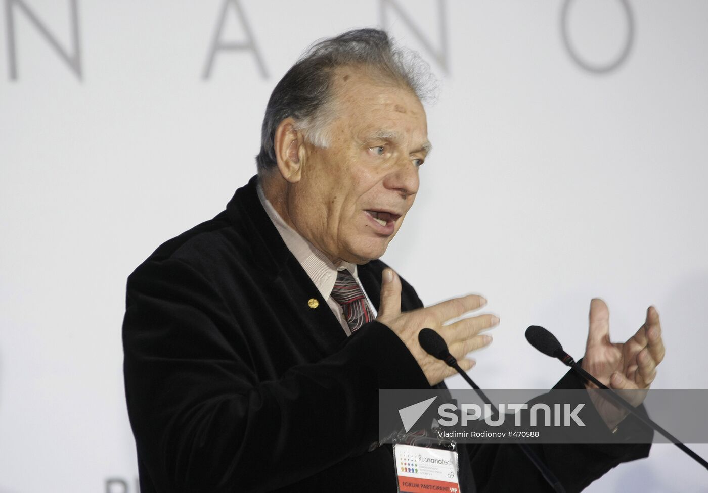 Zhores Alfyorov attends 2nd International Nanotechnology Forum
