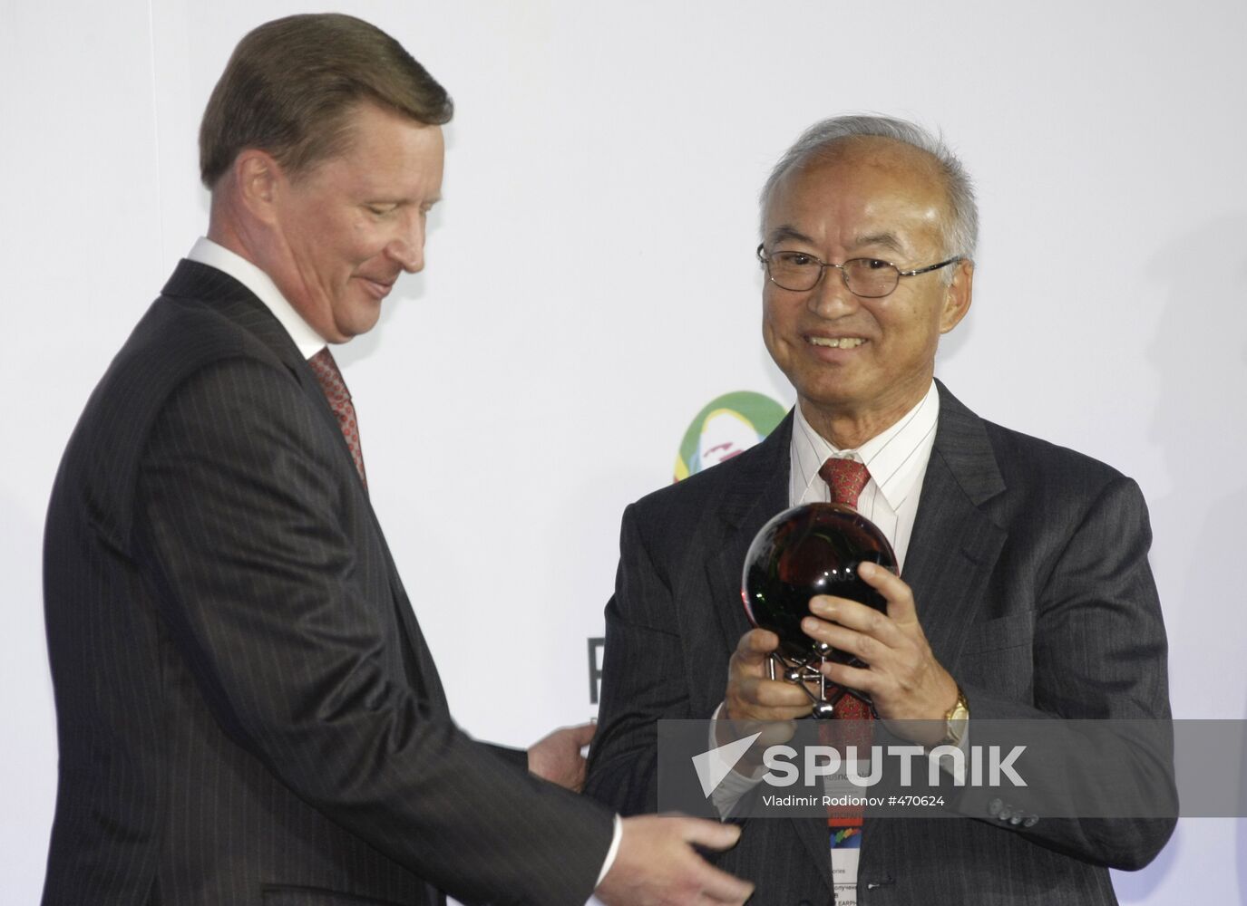 Sergei Ivanov, Alfred Yi Cho