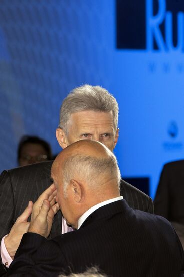 Yury Luzhkov, Andrei Fursenko at 2009 Nanotechnology Forum
