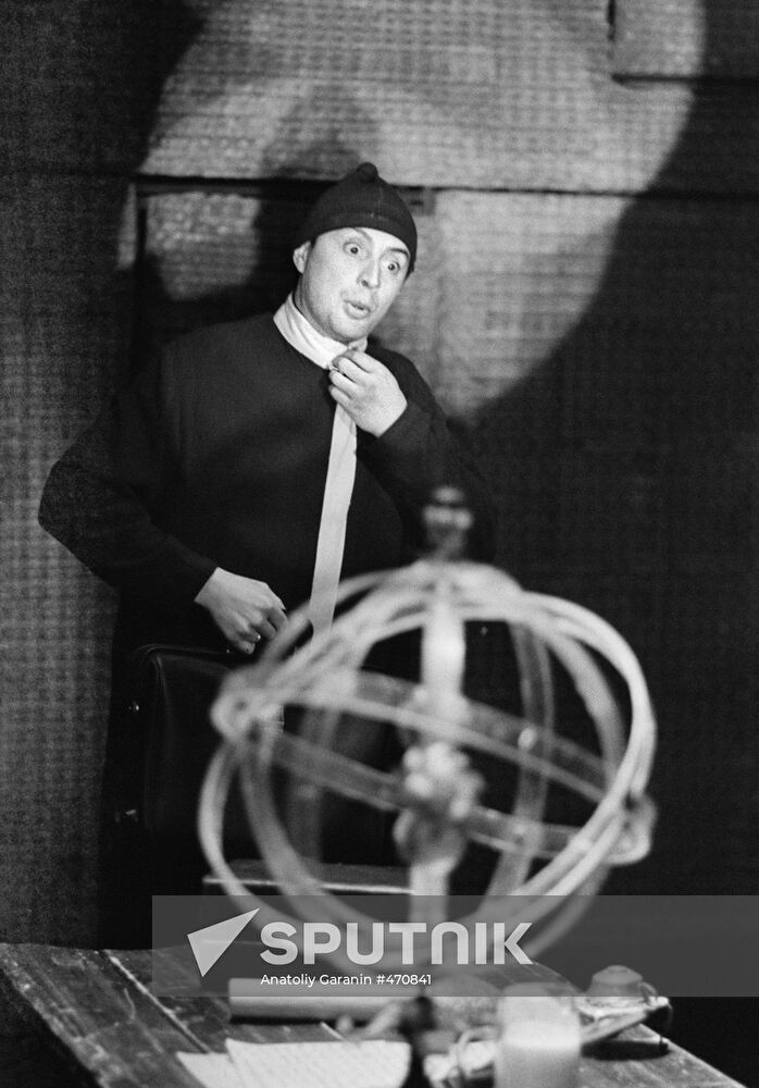 Play "Life of Galileo" at the Taganka Theater