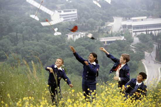 Young model-aircraft makers