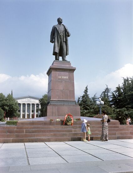 Monument to Vladimir Lenin