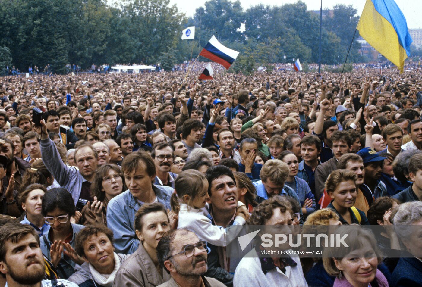 Rally at RSFSR Supreme Soviet
