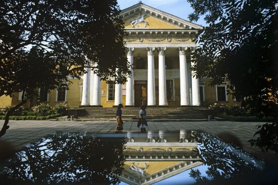 Central facade of mansion in Countess Ganskaya's estate