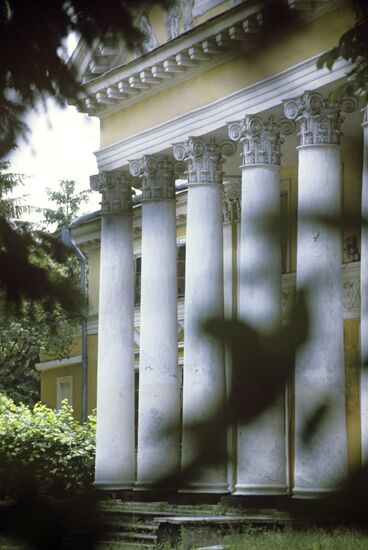 Six-column portico of mansion of Countess Ganskaya's estate