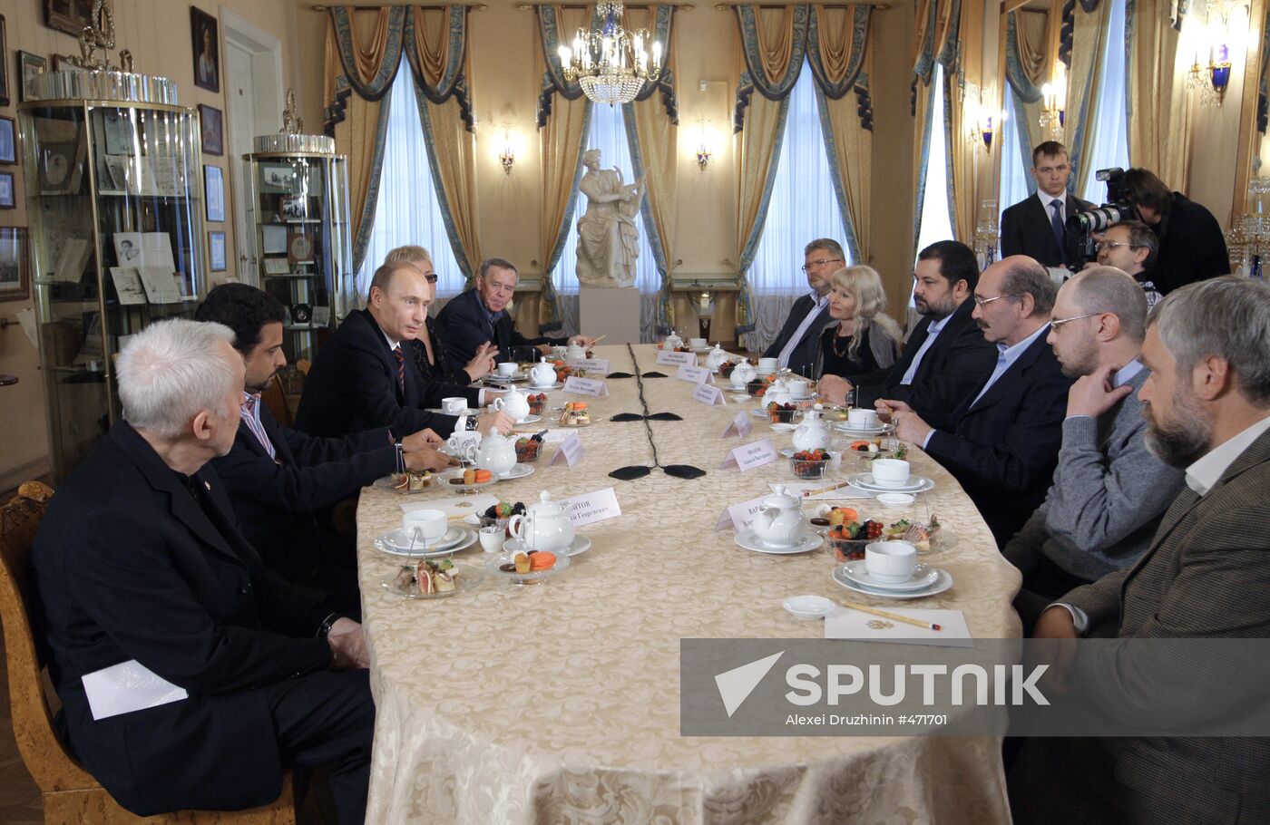 Vladimir Putin meets with top Russian writers