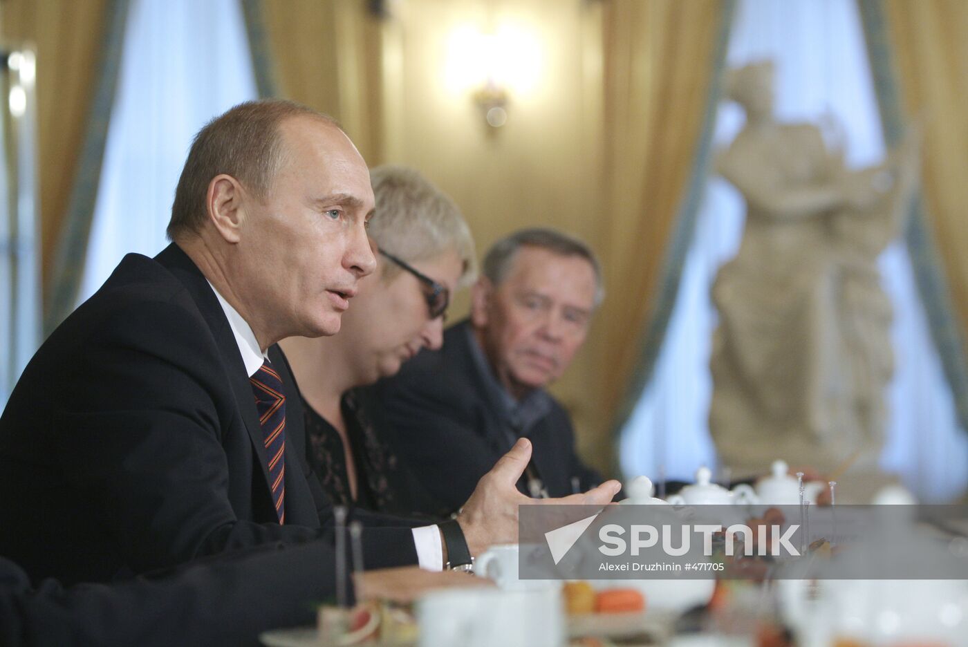 Vladimir Putin meets with top Russian writers