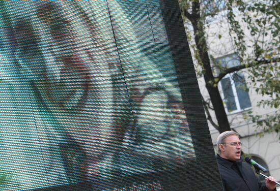 Mikhail Kasyanov at rally in memory of Anna Politkovskaya