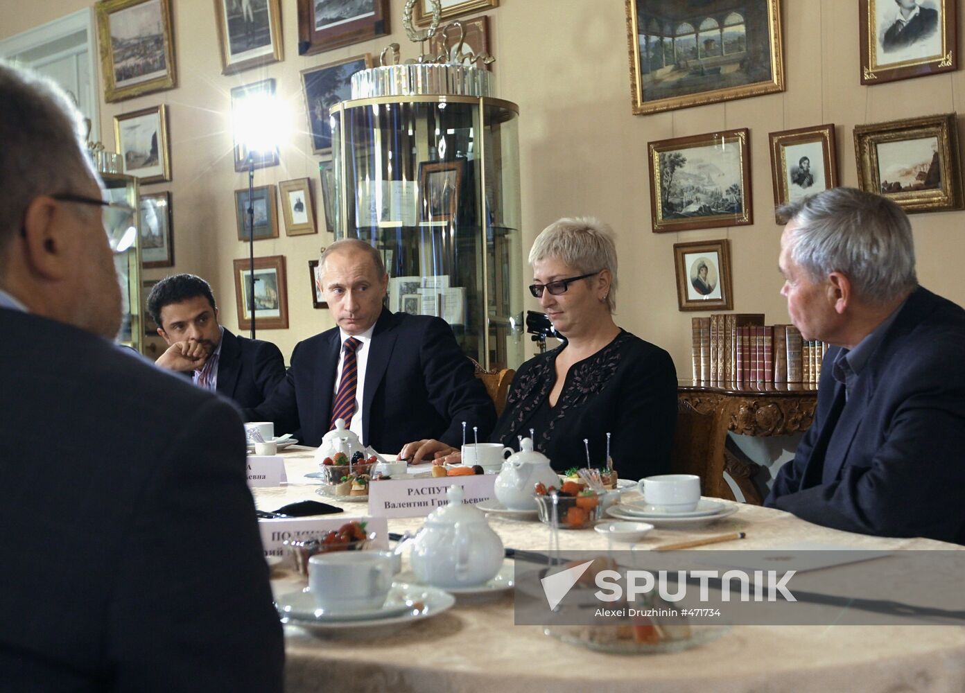 Vladimir Putin meets with top Russian writers