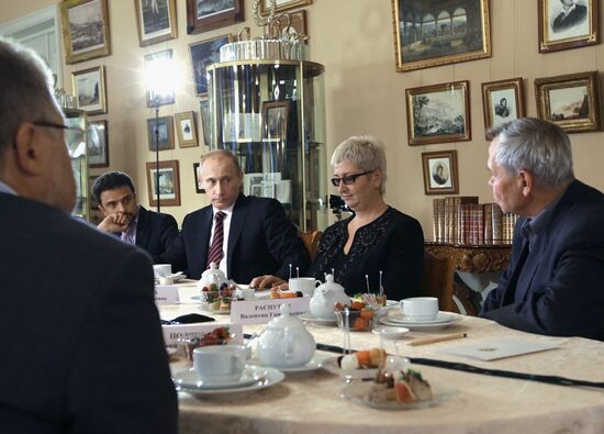 Vladimir Putin meets with top Russian writers