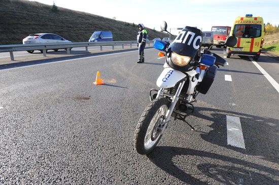 Road accident rescue drills outside Moscow