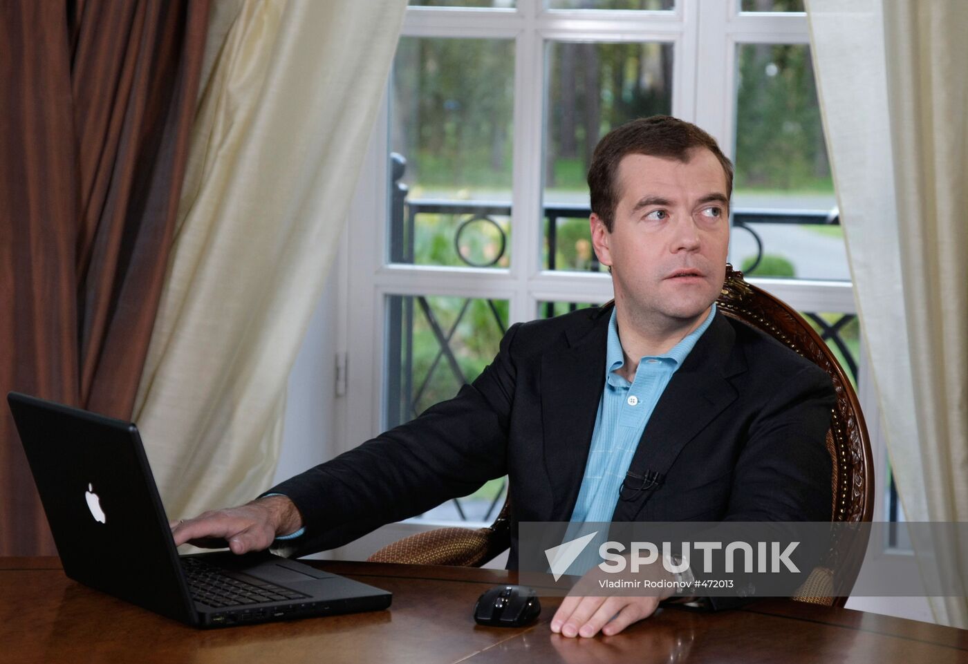 Dmitry Medvedev recording new video-blog entry